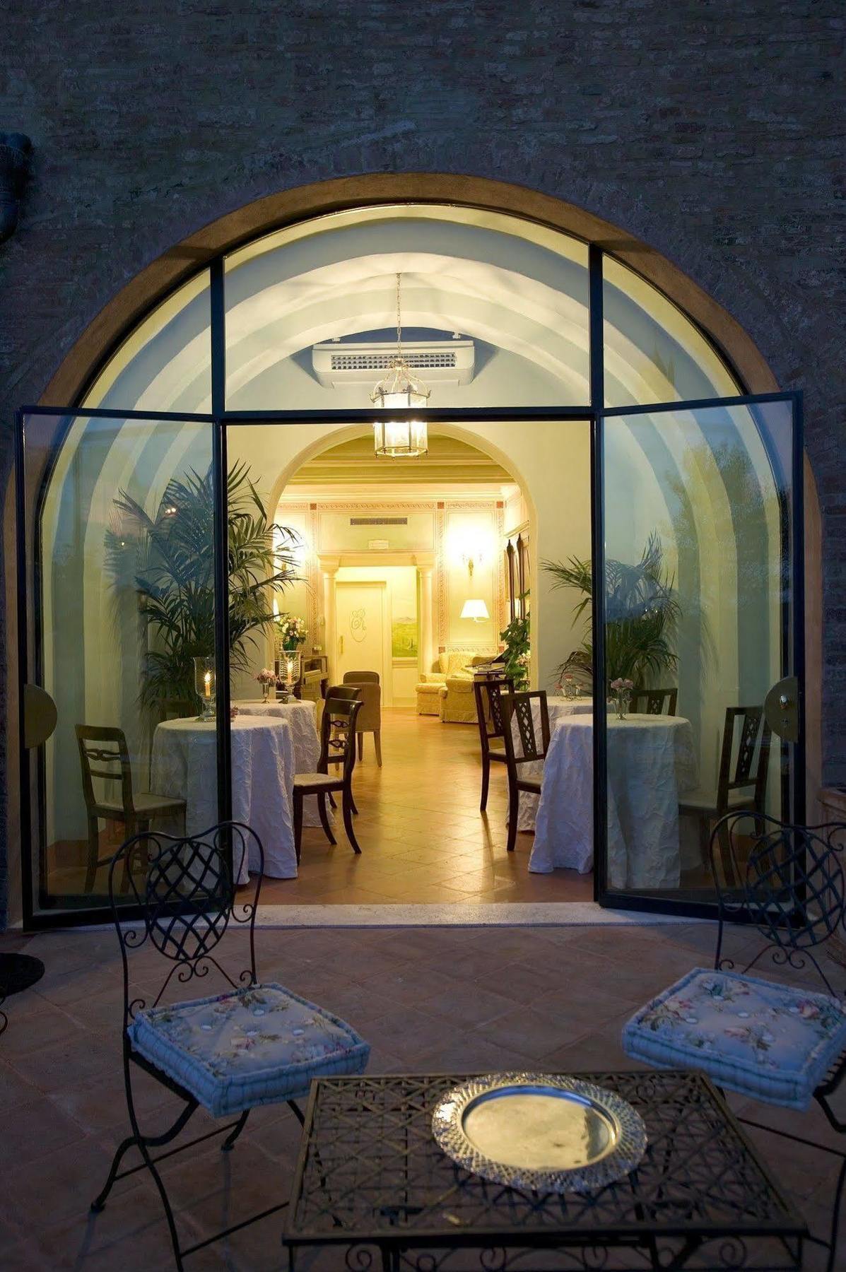 Residenza D'Epoca Campo Regio Relais Bed & Breakfast Siena Exterior photo
